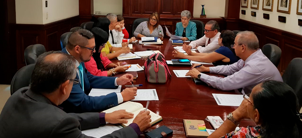 Costa Rica: Ministerio de Educación ordena reducir carga de labores administrativas a docentes