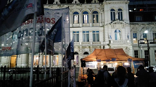 Vigilia frente al ministerio de Educación