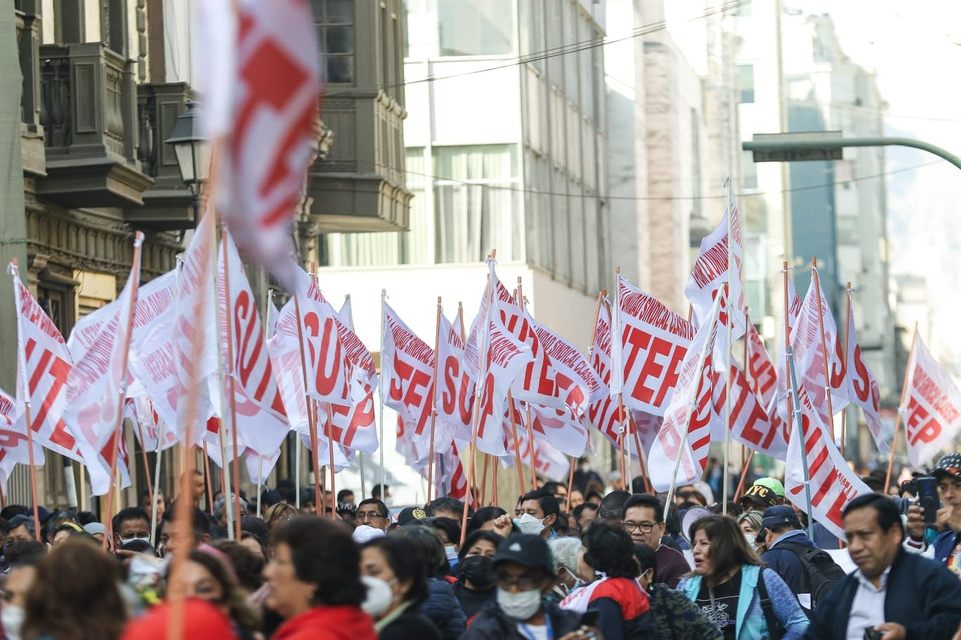 Perú: SUTEP denuncia represión en marcha por defensa de la educación pública