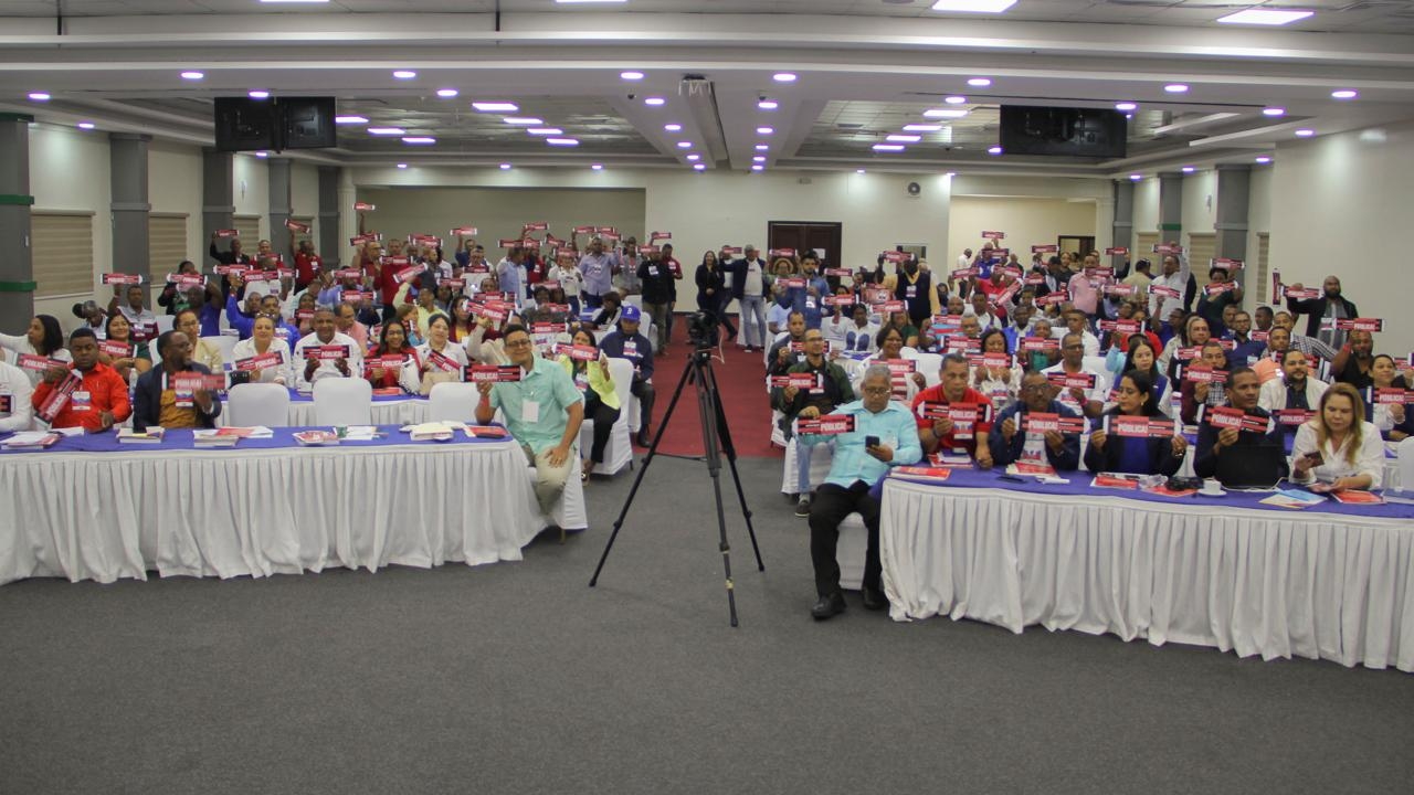 Organizaciones sindicales de América Latina continúan su labor en defensa de la educación pública con la campaña ¡Por la Pública!  