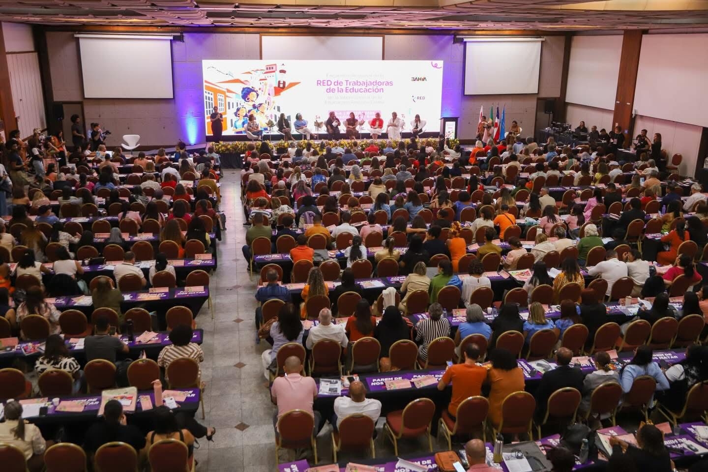 Mujeres educadoras de América Latina reafirman la defensa de las políticas públicas en educación, la democracia y la paz en encuentro regional en Brasil 