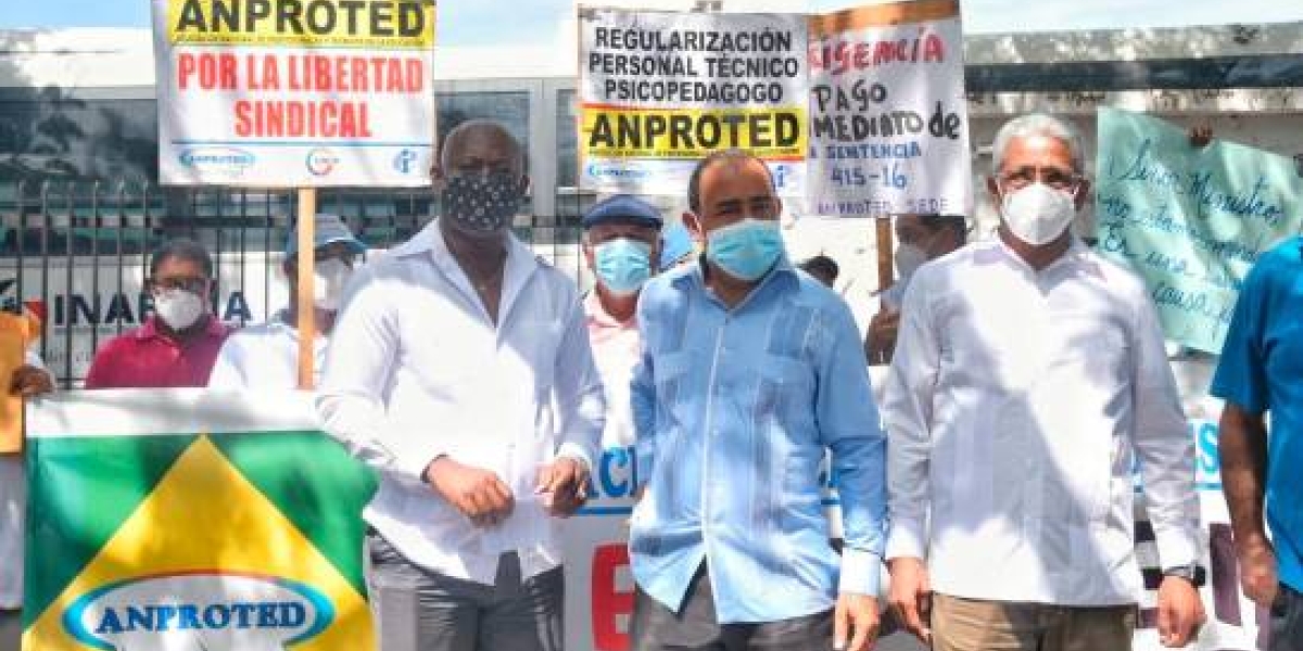 Protesta de ANPROTED frente al MINERD