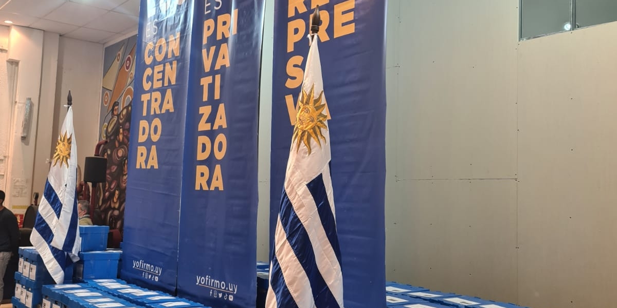 Firmas para convocar a referéndum la LUC